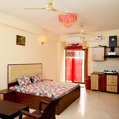 Hare Krishna Home Stay Vrindāvan エクステリア 写真