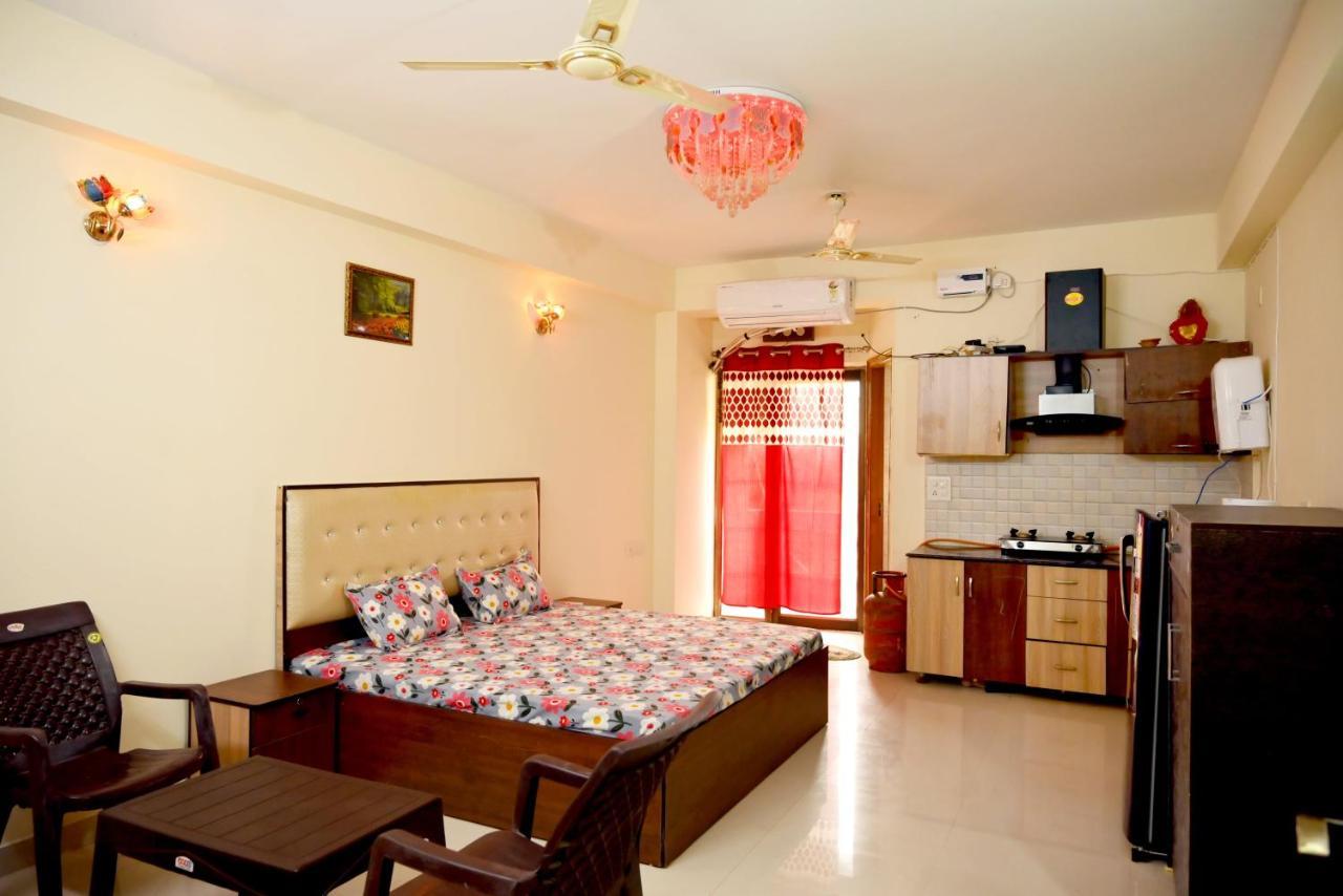Hare Krishna Home Stay Vrindāvan エクステリア 写真